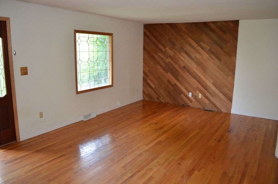 Building Photo - 5681 Fullview Heights Dr
