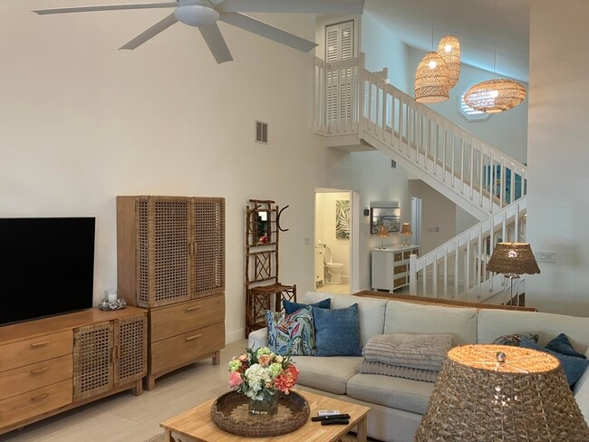 Building Photo - 333 Pelican Way