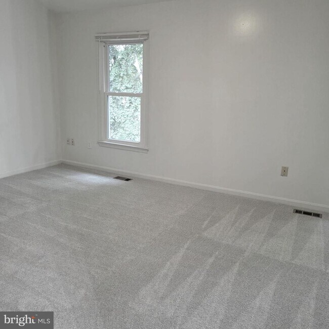 Building Photo - 10617 Pine Haven Terrace