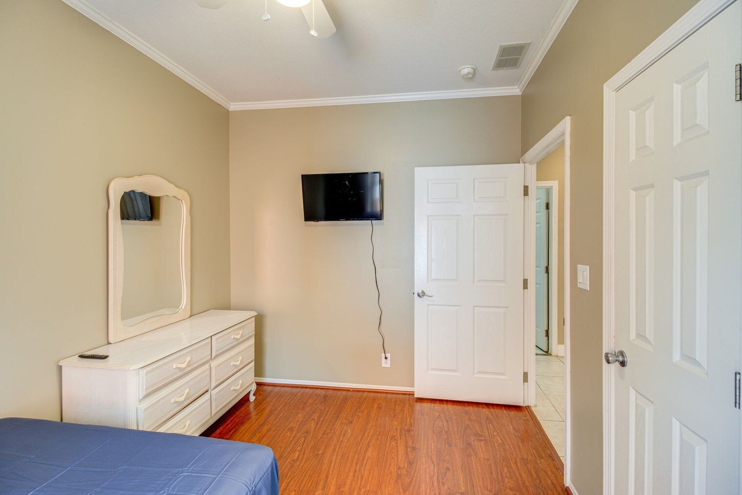 Building Photo - 210 W 2nd Ct
