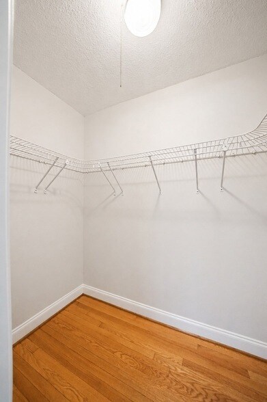 Building Photo - 4940 N Leonard Dr