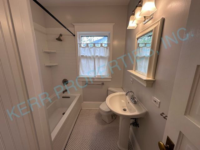 Building Photo - LOCATING OCCUPANTS FOR THE HOMEOWNER! Charming 3-Bedroom Haven with Spacious Living in the Heart ...