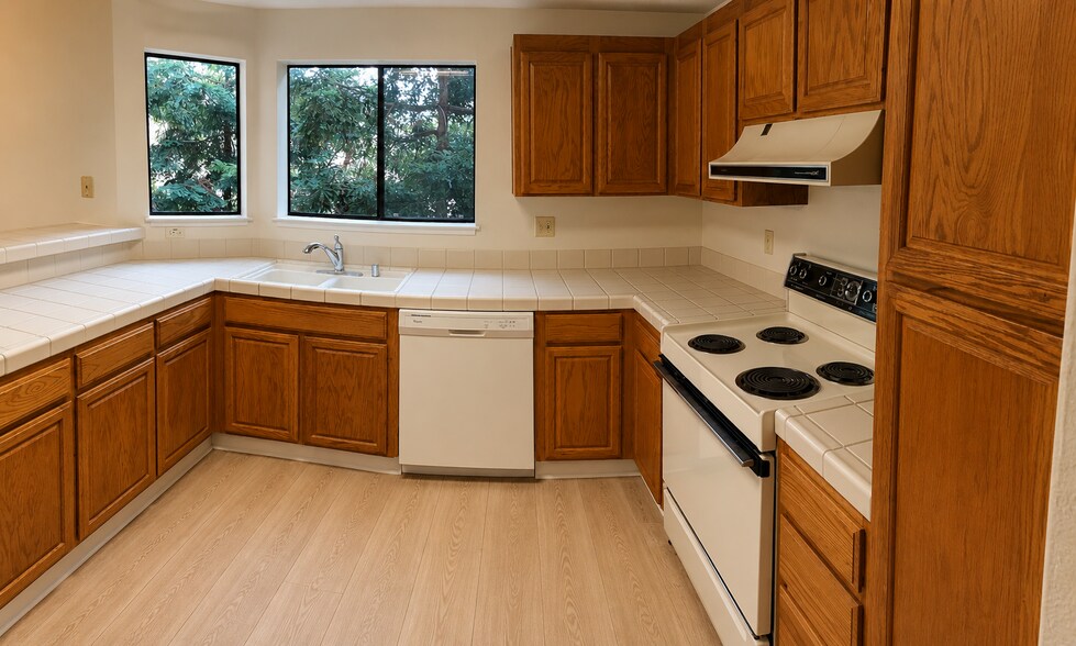 Kitchen - 1907 Magdalena Cir
