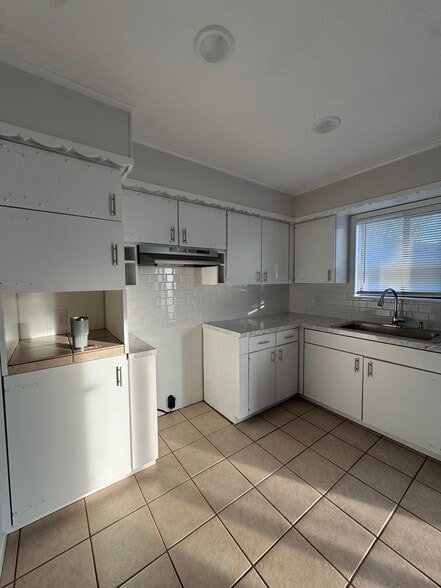 Kitchen - 903 Corinth Rd