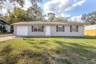 Building Photo - 3/1 in Orange City off Blue Springs Avenue...