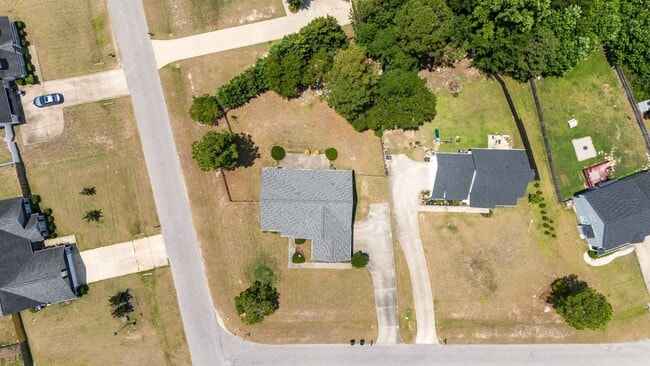 Building Photo - 3 Bed 2 Bath Convenient to Fayetteville an...