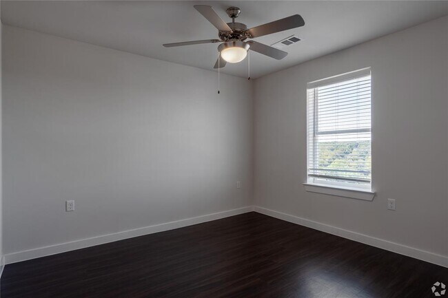 Building Photo - 2401 E Oltorf St