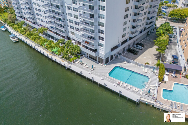 Building Photo - 137 Golden Isles Dr