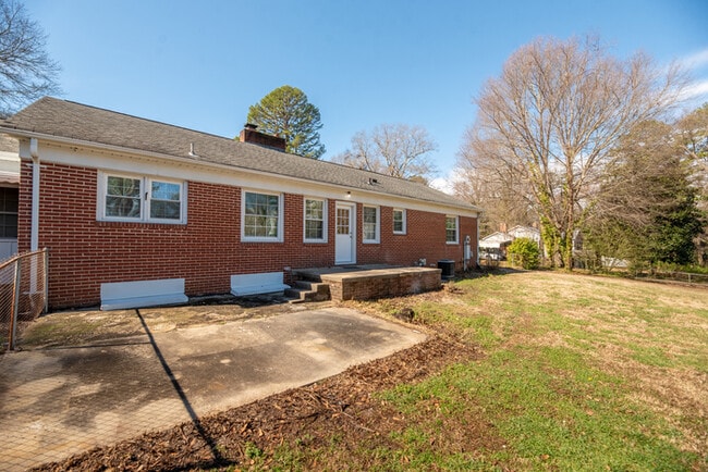 Building Photo - 804 Townsend Ave