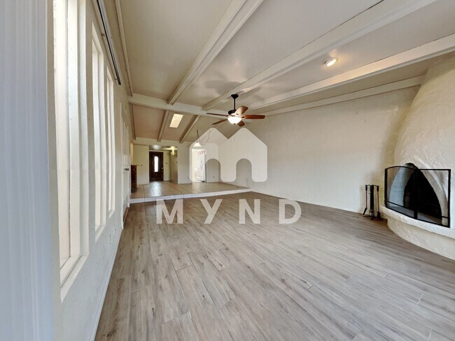 Building Photo - 5100 N Miller Rd Apt 23