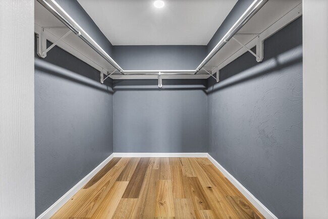 Building Photo - 64 Willard St