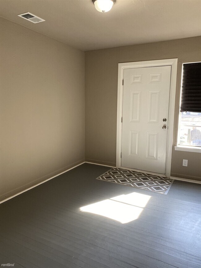 Building Photo - 2 br, 1 bath Duplex - 1231 Estelle Street