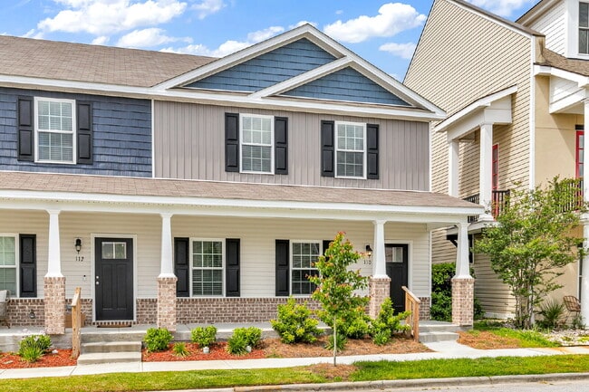 Building Photo - End Unit Townhome in Port Wentworth