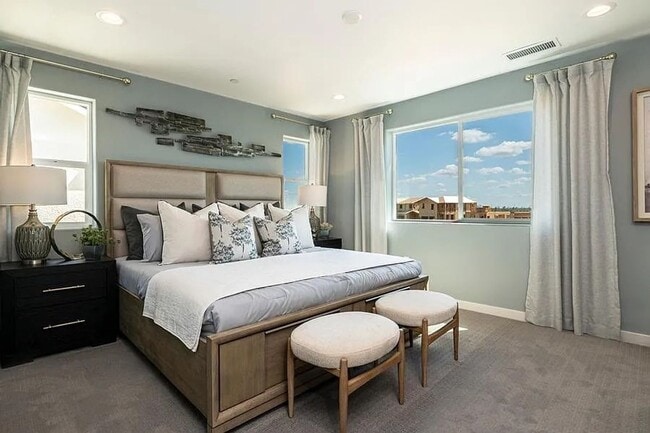 Building Photo - Beautiful 3-Bed, 2.5-Bath in Tesoro Viejo