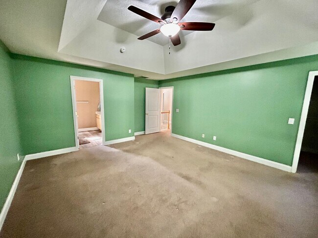 Building Photo - Large 4 Bed, 2.5 bath in Lexington!