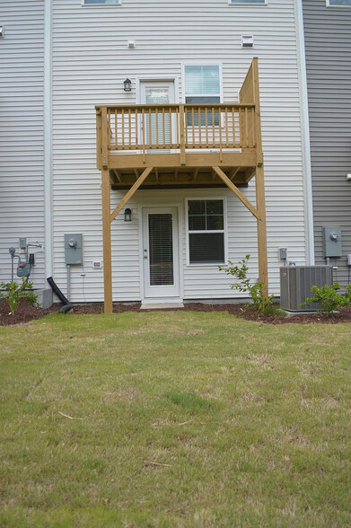 Building Photo - Room in Townhome on Southern Magnolia Dr