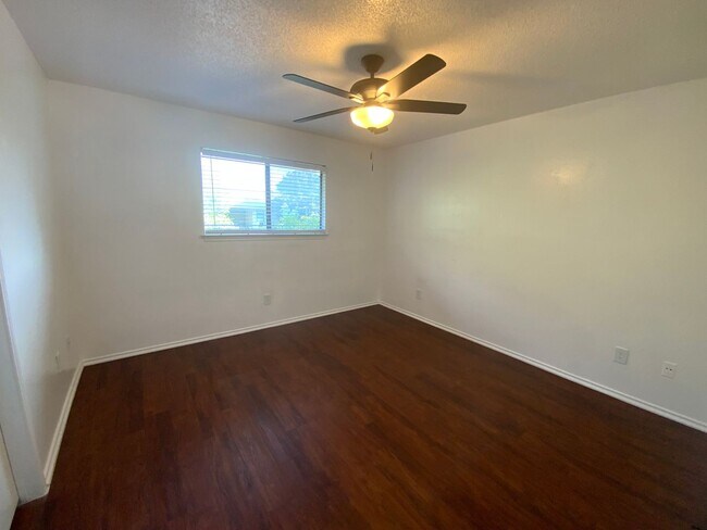Building Photo - 9524 Woodvale-