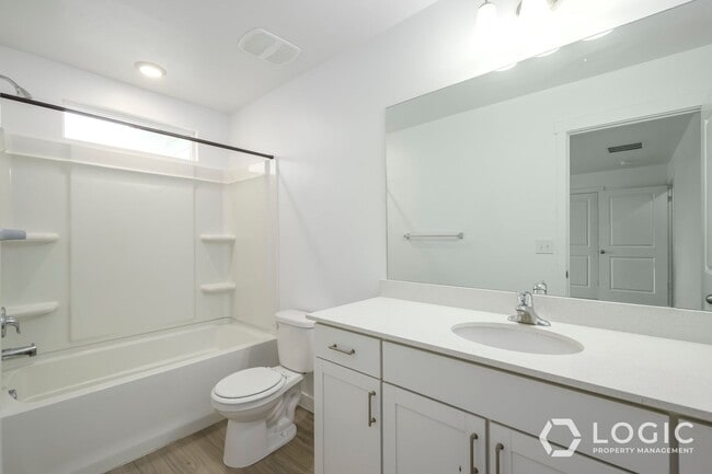 Building Photo - Spacious Townhome in Herriman!