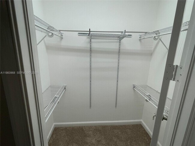 Building Photo - 640 Moondancer Ct