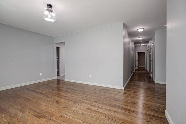 Building Photo - 1219 Leslie Ln