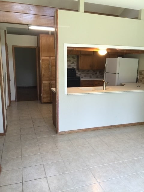 Building Photo - 3 bedrooms 2 bathrooms 1 car carport