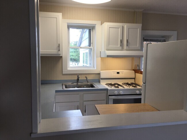 Passthrough from dining room into kitchen - 6004 Old Capitol Trl