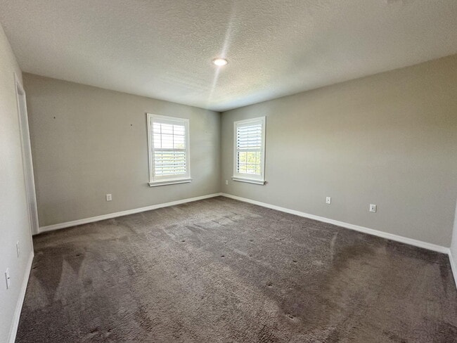 Building Photo - Charming 3-Bed Oasis with 2.5 Baths in Beautiful Bexley!