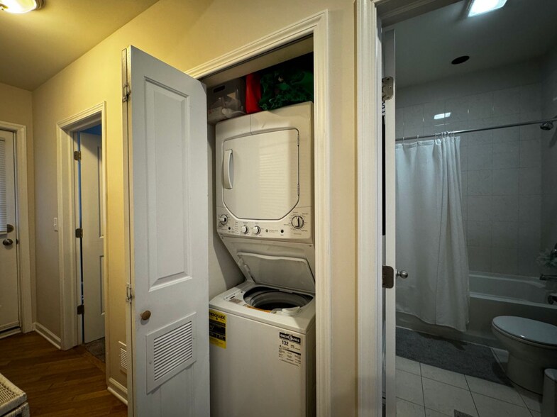 Building Photo - 2746 W Le Moyne St