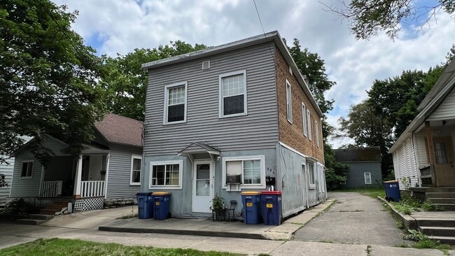 Primary Photo - 860 Tenth NW