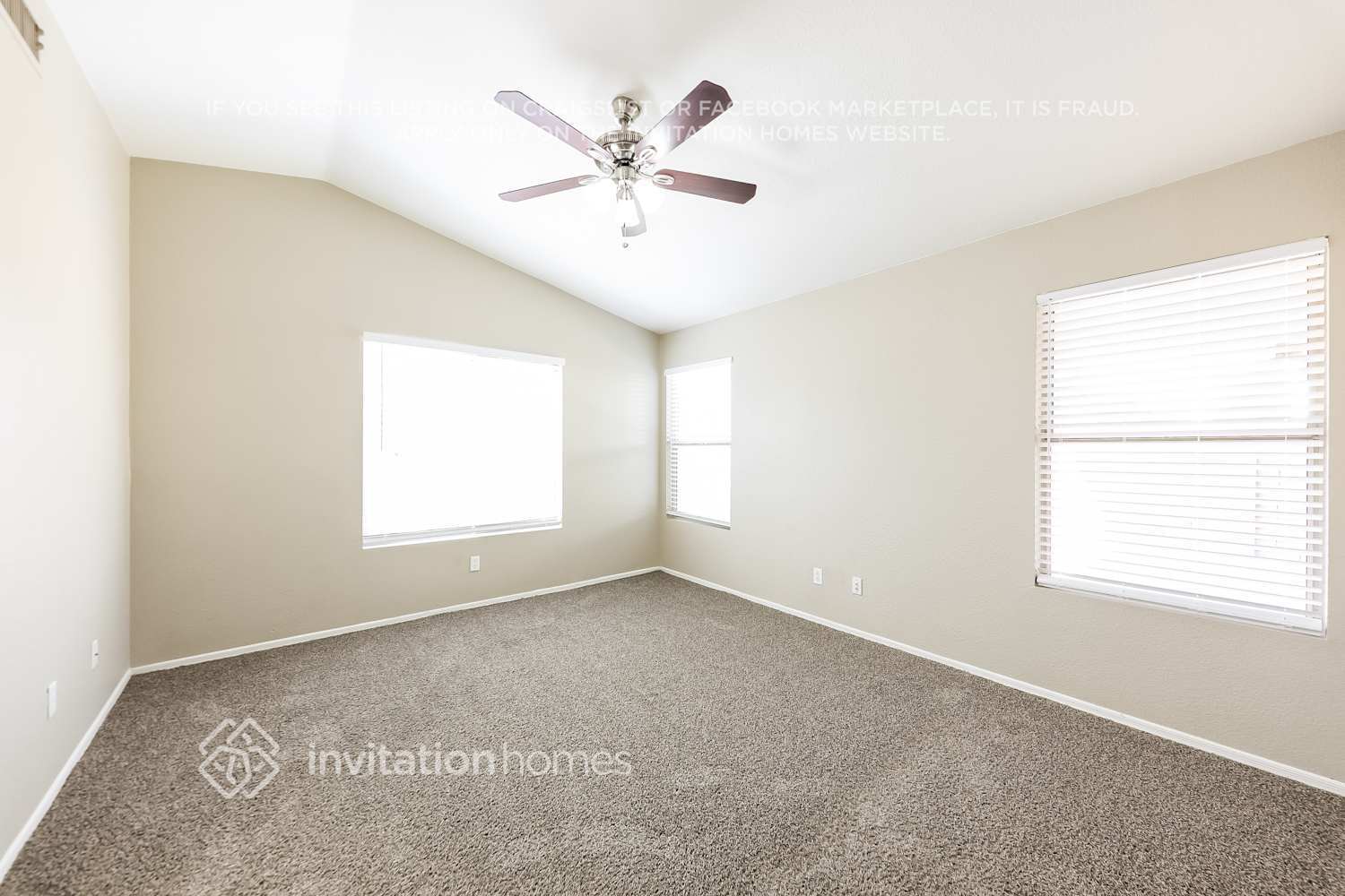 Building Photo - 2406 S Navajo Way