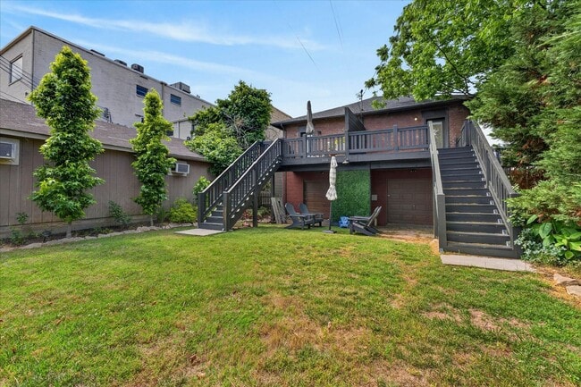 Building Photo - 3 Bedroom 2 Bath Duplex For Rent in Historic Downtown Clarksville!