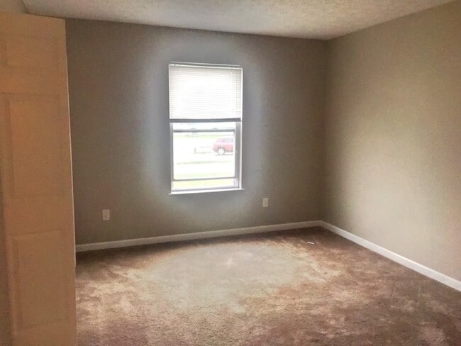 Building Photo - Spacious 3 beds, 2.5 baths Pataskala!