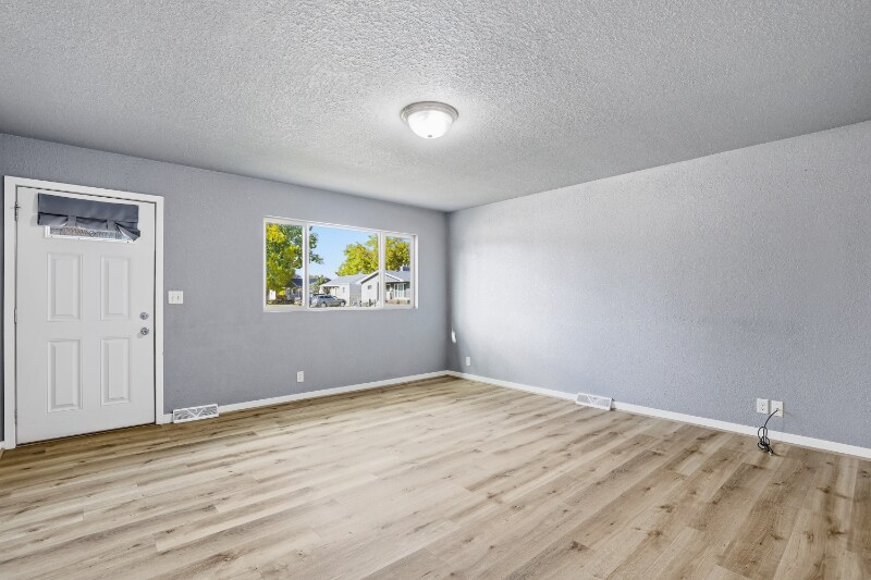 Building Photo - 2104 Prairie Ave