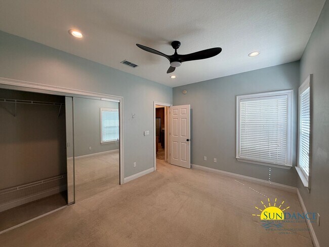 Building Photo - 213 Golf Course Dr