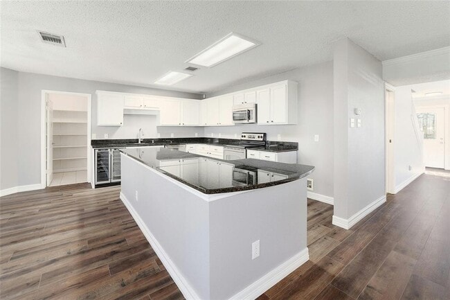 Building Photo - 1909 Marysol Trail