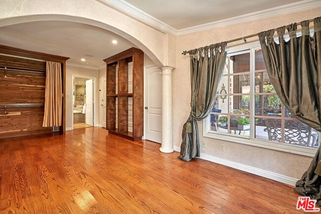 Building Photo - 424 N Arden Blvd