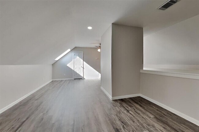Building Photo - 1315 Forest Hollow Dr