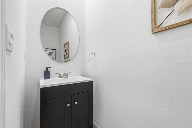 Building Photo - 32992 Major Oak Dr