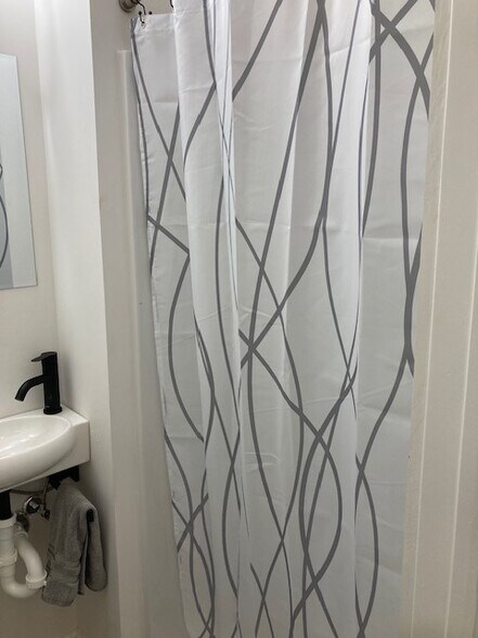 shower - 13 Cherry Top Trl