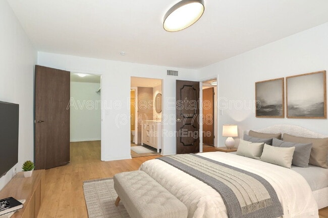 Building Photo - 590 Sarah Ln