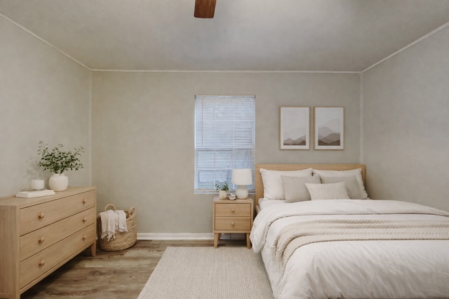 Building Photo - Charming 3 Bed Home with Fenced Yard in Tampa, FL