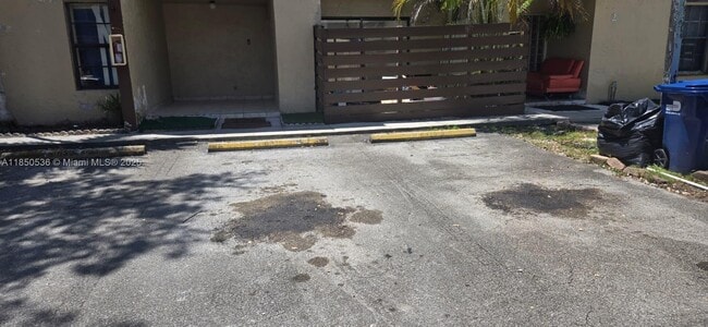 Building Photo - 6325 SW 138th Ct
