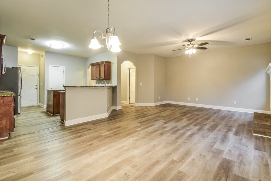 Building Photo - 1950 Lily Valley Dr