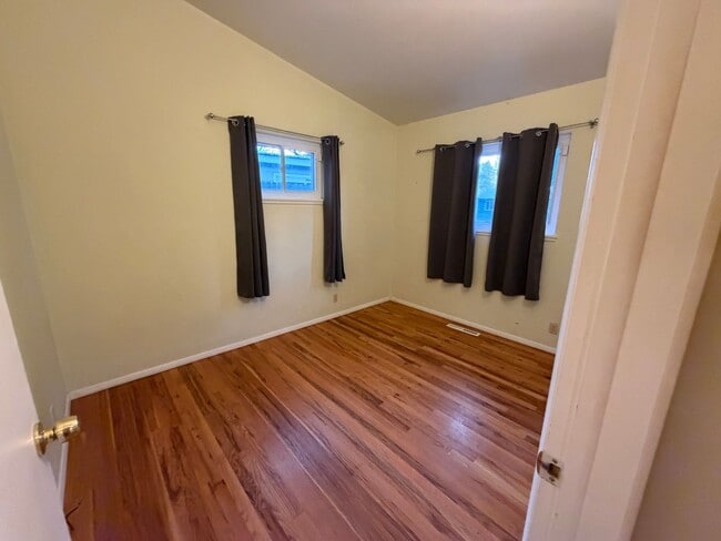 Building Photo - 2527 Delwood Ave