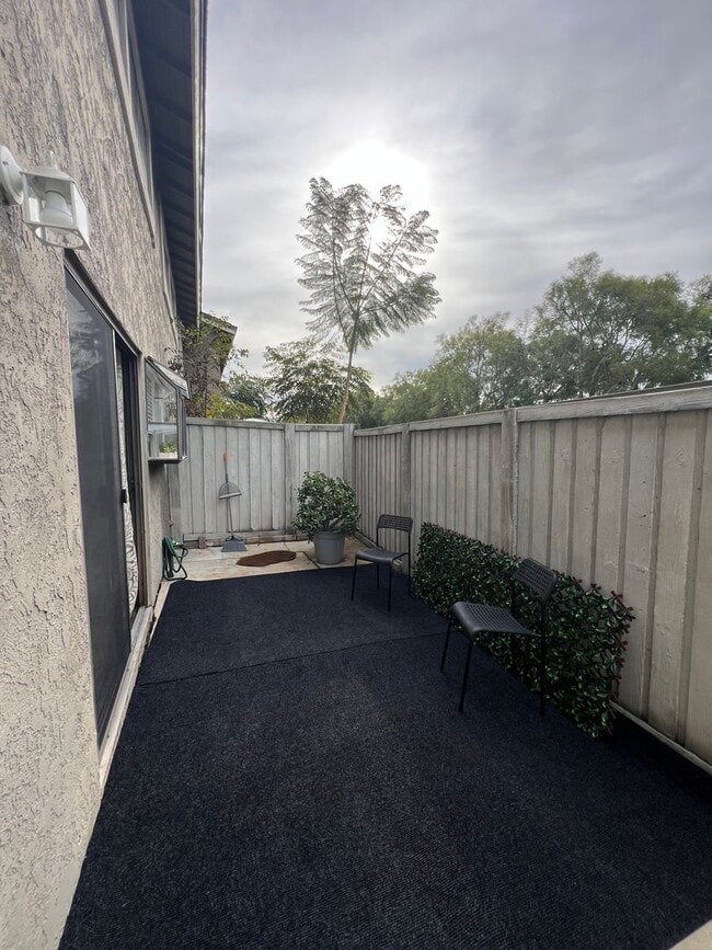 Building Photo - Irvine 2 bedroom with Upgrades