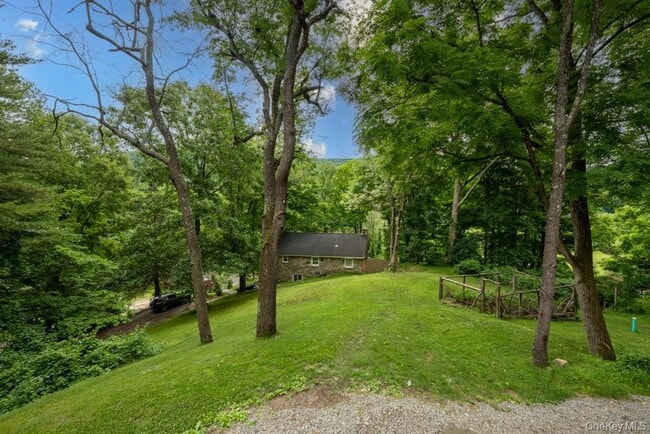 Building Photo - 745 Peekskill Hollow Rd