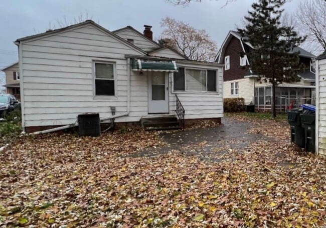 Building Photo - RARE VACANCY - CUYAHOGA FALLS.  A NICE 3 BEDROOM RANCH ON A QUIET ST.