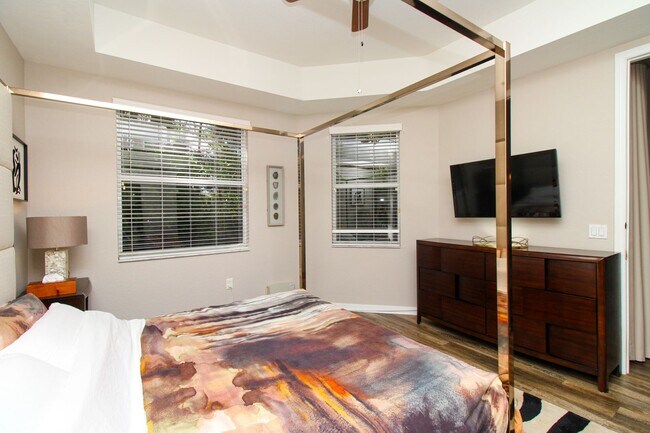 Building Photo - MARIPOSA ** SEASONAL (90 DAY MINIMUM STAY)...