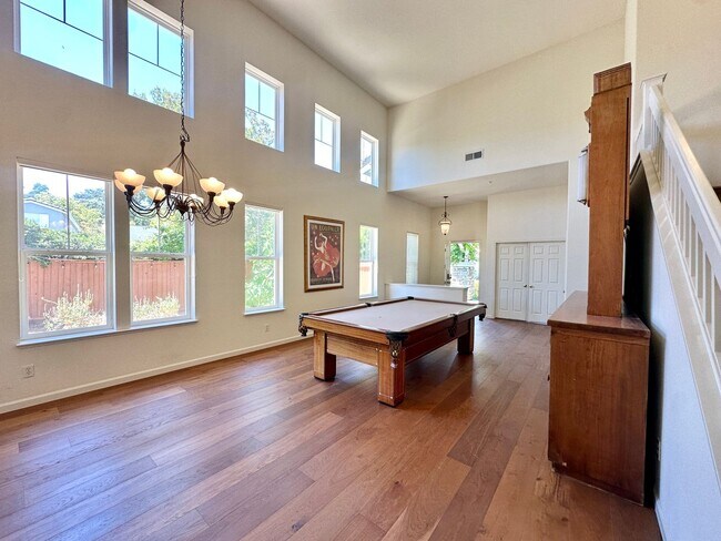Building Photo - Large 5bd/3ba 3500sqft Home in Hamilton, Novato