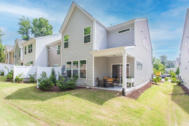 Building Photo - Spacious, Stylish & Move-In Ready! 3BR End Unit Townhome in Durham